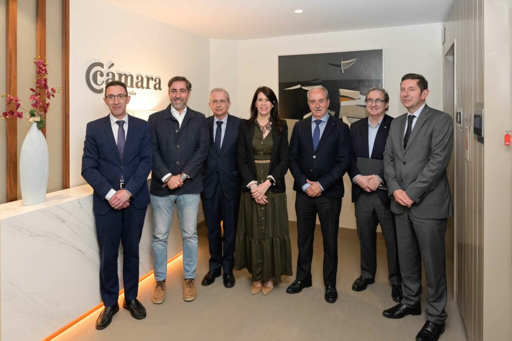 A conselleira María Martínez Allegue mantén un encontro co Comité Executivo da Cámara de Comercio da Coruña