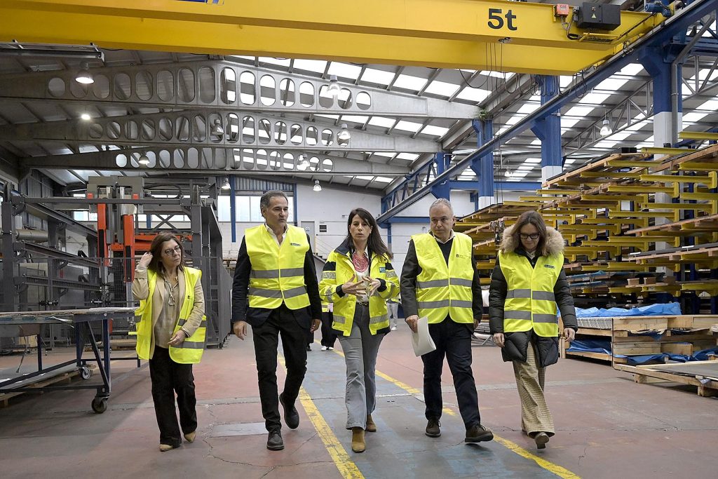María Martínez Allegue visita en Arteixo a empresa Aluman, referente no uso de técnicas industrializadas, polas que aposta a Xunta na construción de vivenda pública