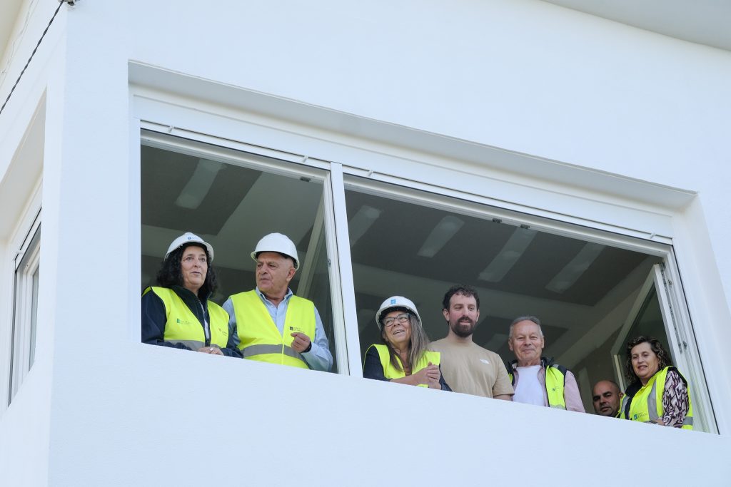 Belén do Campo destaca o investimento de 115.000€ da Xunta para rehabilitar dúas vivendas municipais de Touro para incorporalas ao parque de vivendas municipais