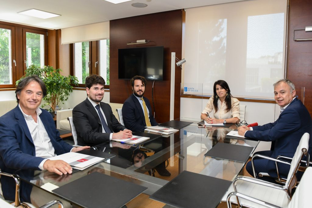 A conselleira M. Allegue mantén un encontro cos representantes do decanato de Galicia do Colexio de Rexistradores da Propiedade de España