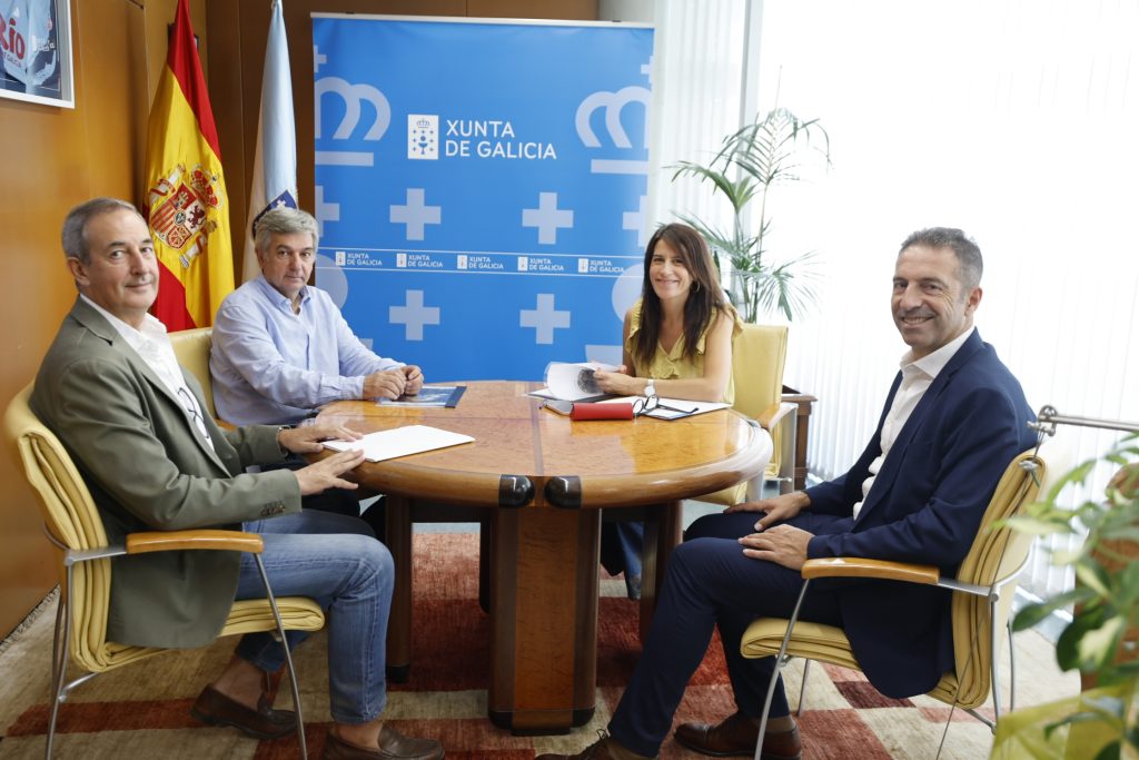 A conselleira María M. Allegue mantén un encontro de traballo co alcalde das Nogais