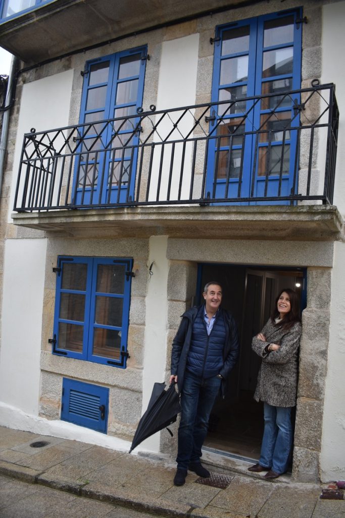 A Xunta entrega as chaves dunha vivenda rehabilitada no casco vello en Vilalba, ao abeiro do programa Rexurbe