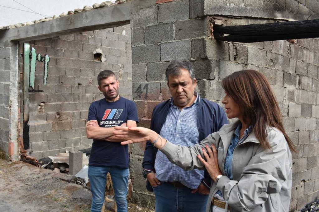 A Xunta recibe as primeiras solicitudes de axuda para a reconstrución das vivendas afectadas polos lumes