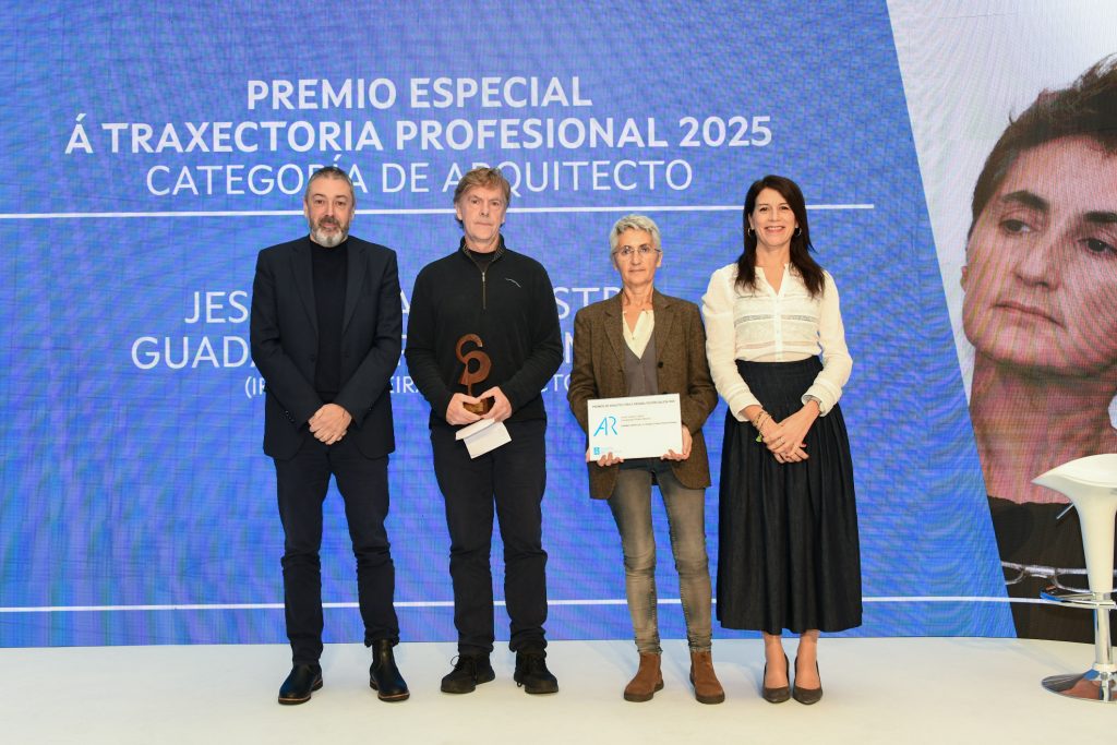A Xunta recoñece as traxectorias profesionais de Jesús Irisarri, Guadalupe Piñera e Roberto Medín nos Premios de Arquitectura e Rehabilitación de Galicia 2025