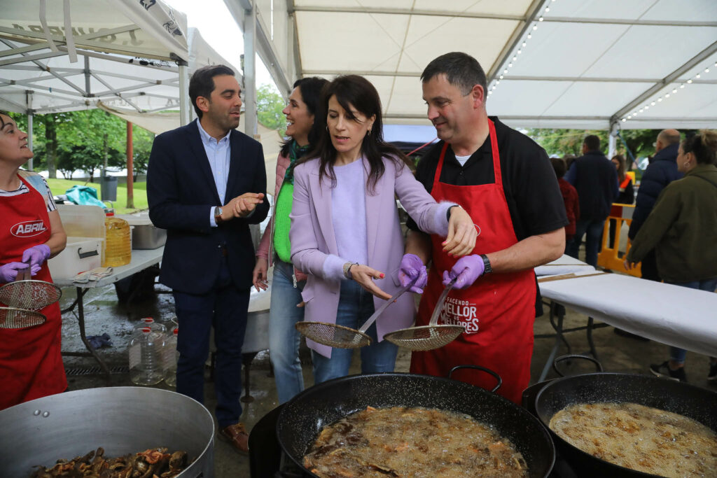 María M. Allegue participa na celebración da 27 edición da  Festa da Troita, no concello de Oroso